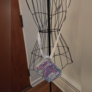 Vera Bradley NWOT Floral Purse Excellent Condition